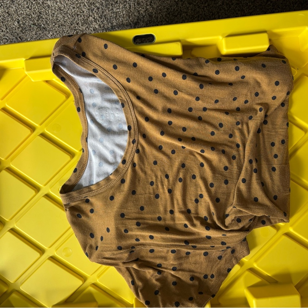Maurices Brown Polka Dot Short Sleeve Tee